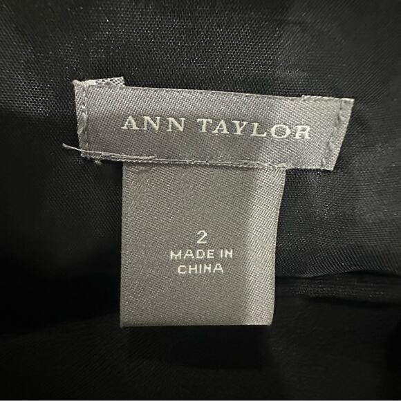 Ann Taylor Black Silk Cocktail Dress Size 2 Cream Trim V-Neck Sleeveless Classic - Picture 10 of 11
